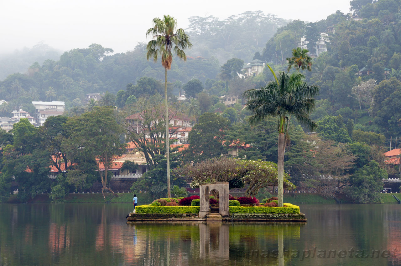 Kandy Lake landscape